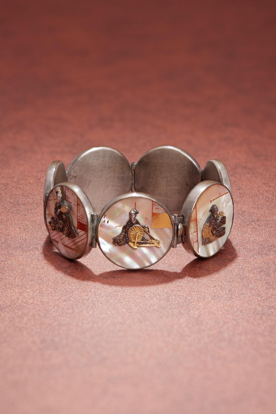 ⾚铜：从武⼠装饰到珠宝》展品| L'ÉCOLE School of Jewelry Arts